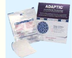 MEDICAZIONE NON ADERENTE STERILE APTIC MISURA 7,6X7,6CM 10 PEZZI 2012ZI - Farmapre