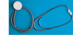 FONENDOSCOPIO LEGGERO PIATTO CON MEMBRABA ARCHETTO BIAURICOLARE PER AUSCULTAZIONE CON MOLLA ESTERNA - Farmapre